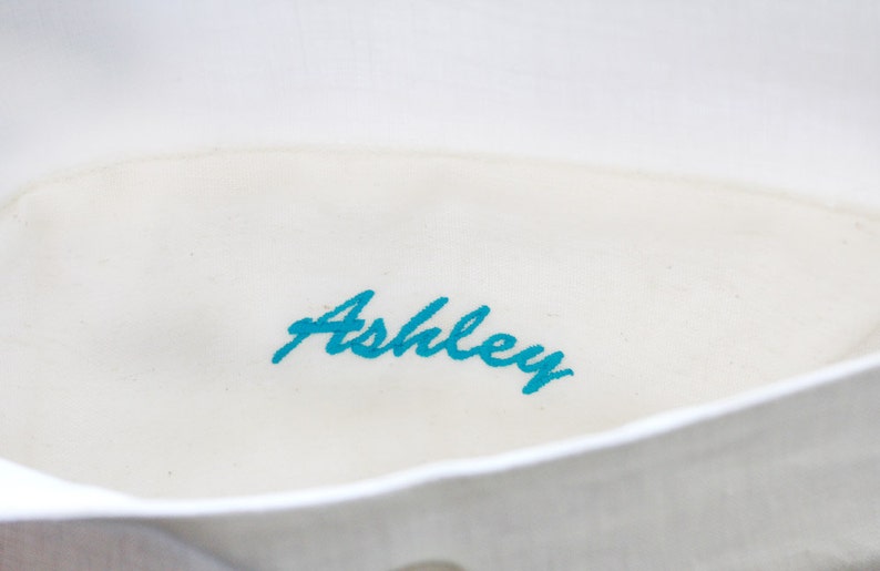 Personalized name / initial embroidery for your clutch image 2