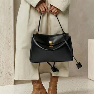 Svart toteväska med topphandtag, axelväska i nötspaltläder, minimalistisk axelväska, avtagbar rem, arbetsväska