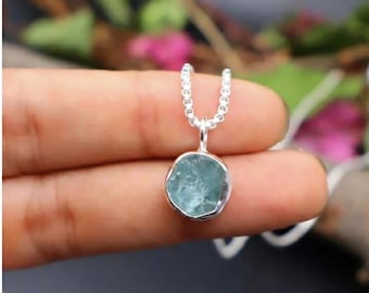 Collar de plata de ley con aguamarina en bruto: colgante de piedra preciosa natural, piedra natal de marzo