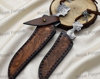 Hand-Forged Damascus Steel Knife – "Velvet Goddess" with Embossed Leather Sheath