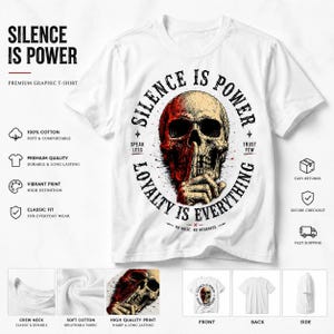 K&ouml;nnte beinhalten: Wei&szlig;es T-Shirt mit einem grafischen Sch&auml;deldesign und dem Text "SILENCE IS POWER" in kreisf&ouml;rmiger Anordnung. Der Sch&auml;del ist geteilt, eine H&auml;lfte rot und die andere beige. Das Shirt hat auch den Text "LOYALTY IS EVERYTHING".