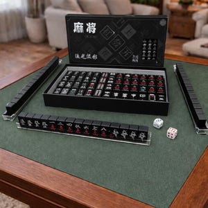 Set di Mahjong nero con 4 rastrelliere, 144 tessere, set di Mahjong da viaggio portatile, gioco di Mahjong cinese compatto per adulti e famiglie