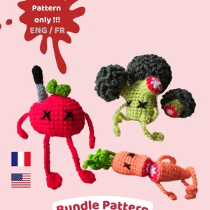 Peut inclure: Un modèle de crochet comprenant une tomate rouge avec un couteau, un brocoli vert et une carotte orange, chacun avec des yeux cousus noirs. L'image contient le texte PDF Pattern only !!! ENG / FR et Bundle Pattern avec des drapeaux.