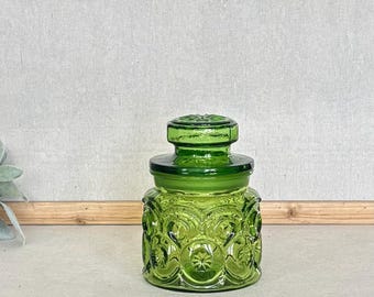 Bote de cristal vintage L.E. Smith con diseño de luna y estrellas verdes, pequeño tarro de té con tapa, decoración de cocina de los años 70.