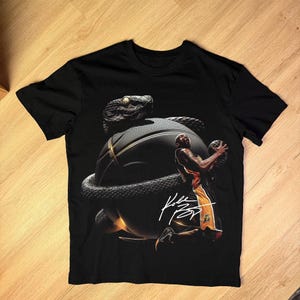 PNG inspirado en Kobe Bryant, homenaje a la leyenda de Los Ángeles, gráfico de la Mamba Negra, arte de semitonos para camisetas negras [300 DPI] Descarga digital