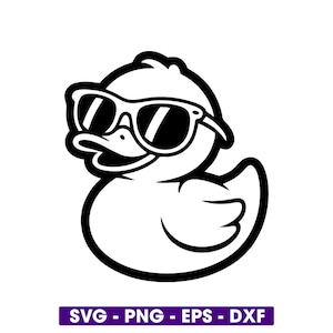 Op de afbeelding: Een zwart-witte cartoon eend met een zonnebril. De eend heeft een dikke omtrek en glimlacht. De onderkant van de afbeelding heeft een paarse rechthoek met de tekst "SVG - PNG - EPS - DXF".