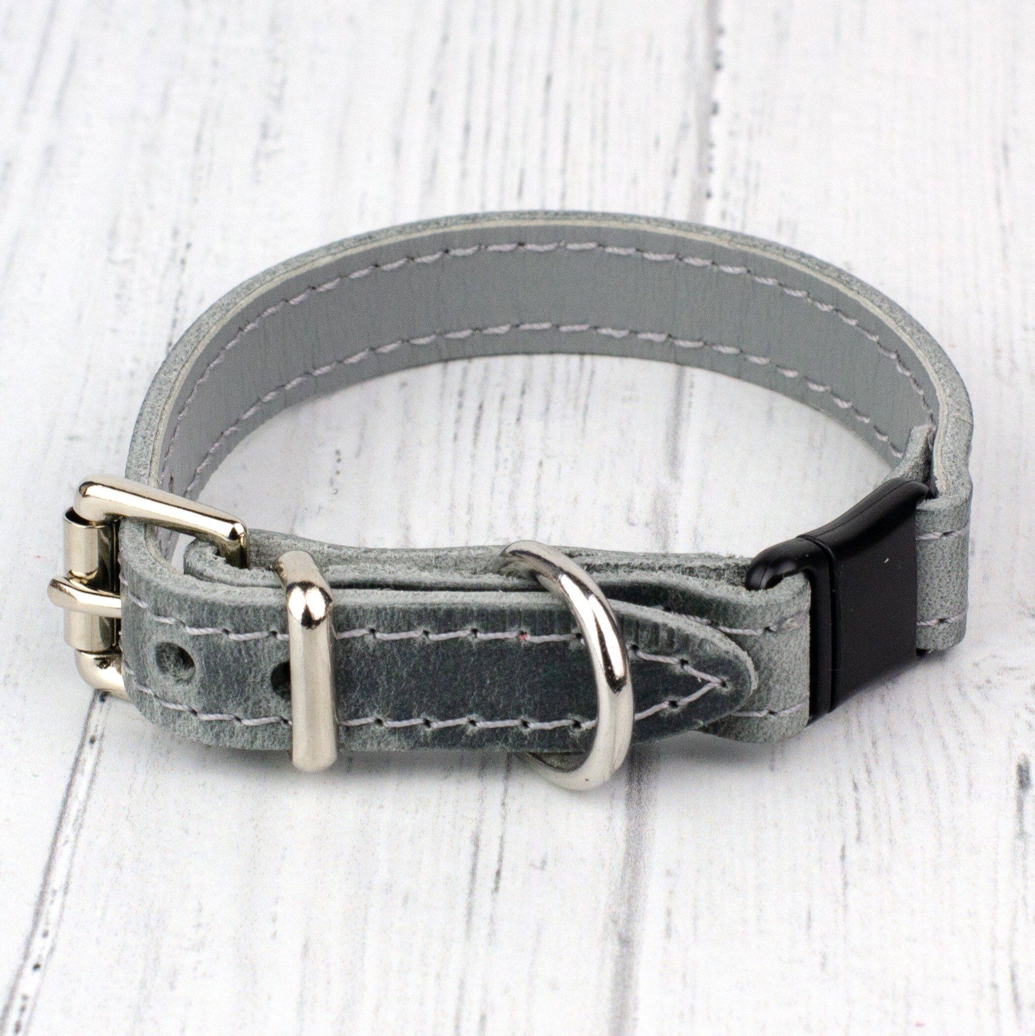 gray cat collar