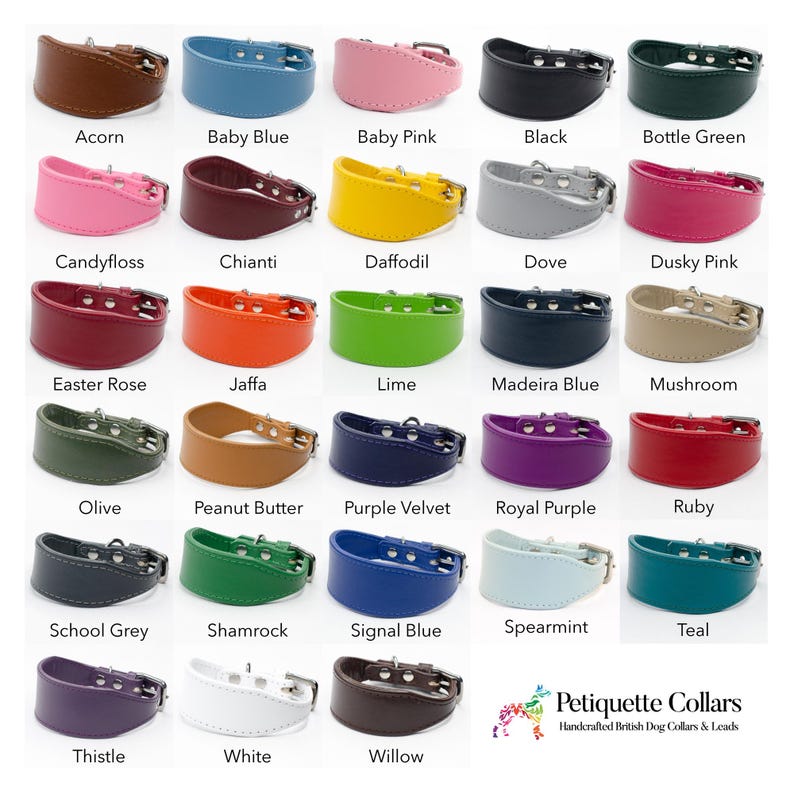 Puede incluir: Una colecci&oacute;n de collares para perros brit&aacute;nicos hechos a mano en varios colores, como Acorn, Baby Blue, Baby Pink, Black y Bottle Green. Cada collar tiene un cierre de hebilla y est&aacute; hecho de cuero.