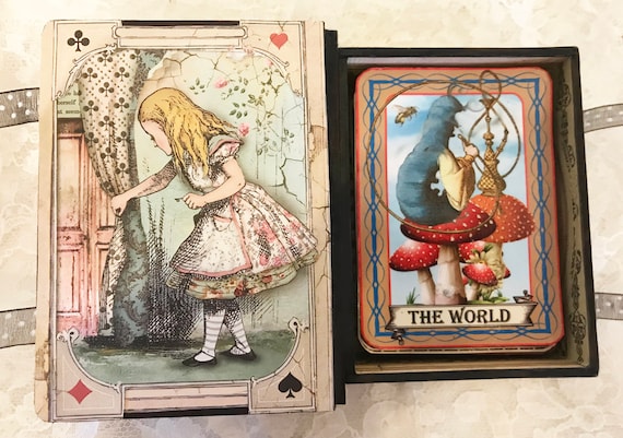 ✨フランス限定デザイン✨不思議の国のアリスが表紙のおとぎ話のタロットカード！ ✨フランス限定デザイン✨不思議の国のアリスが表紙のおとぎ話の