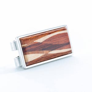 Pince à billets en bois incrusté. Cocobolo, ébène ou bois de dentelle avec incrustations de bois dur assorties. Cadeau pour mari, frère, petit ami et garçons d'honneur. lacewood (brown)