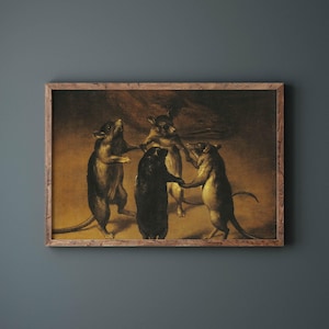 Puede incluir: Una impresión vintage enmarcada representa a cuatro ratas antropomórficas en círculo, tomadas de la mano. Las ratas son de varios tonos marrones y beige, con una rata marrón oscuro en el centro. La obra tiene un fondo cálido, en tonos sepia y un marco de madera.