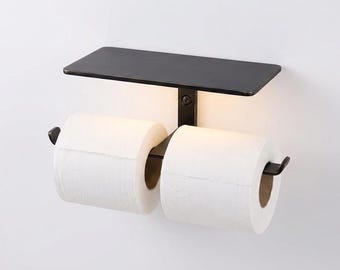 Soporte doble moderno para papel higiénico con estante superior – Organizador de baño de latón negro