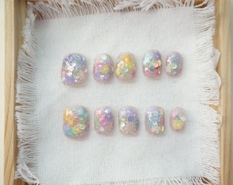 Bloemenpers op nagels