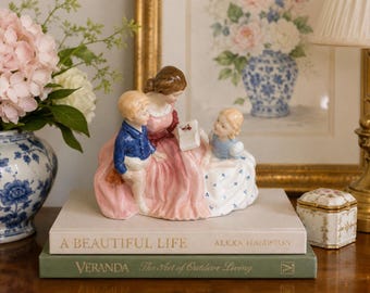Royal Doulton Figurine The Bedtime Story HN2059 Vintage Bone China England 1949 Nursery Decor Mother Children Decor Ex Condition