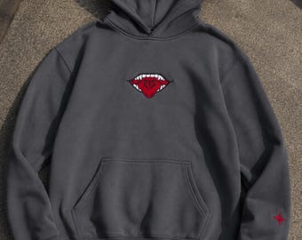 Kapuzenpullover mit Vampirmaul-Stickerei, Fangzunge, Gothic Streetwear, dunkler Alternativpullover, Halloween-Geschenkbekleidung