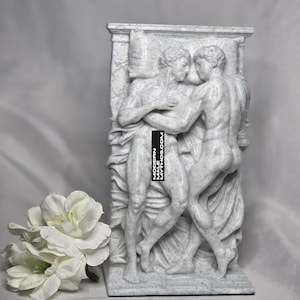 Skulptur av Törnrosa – Staty av intimitet för homosexuella älskare, manligt par i guld/marmor