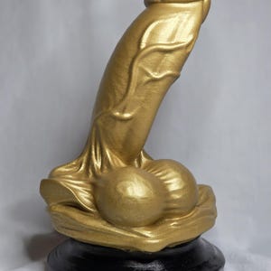 Le monolithe n° 1 – Sculpture anatomique masculine – Art phallique classique – Étude masculine – Mythe masculin moderne