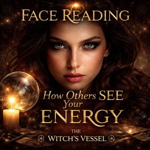 Könnte beinhalten: Digitales Kunstwerk einer Frau mit braunen Haaren und grünen Augen. Der Text "FACE READING" steht oben, darunter "How Others SEE Your ENERGY". Links sind eine leuchtende Kugel und eine Kerze, unten steht "THE WITCH'S VESSEL".