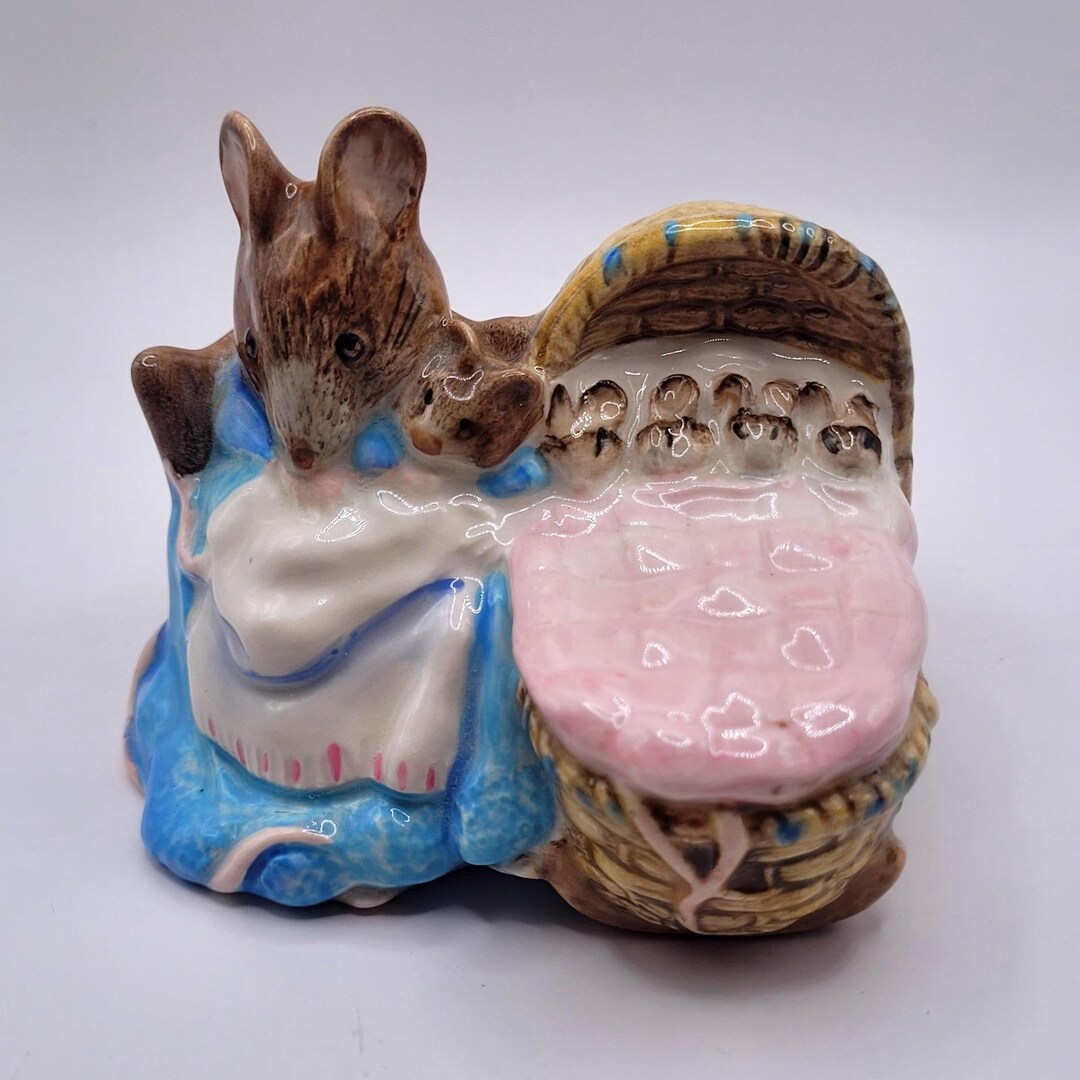 Hunca Set Vintage Royal Albert Hunca Munca Beatrix Potter Figurine Mouse Cradle ...