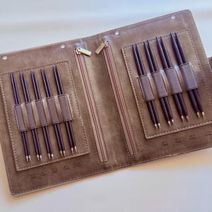 Handgefertigtes Deluxe-Set aus austauschbaren Rundstricknadeln aus Ebenholz (9 Größen) – Personalisierung möglich