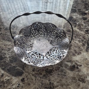 Dessous De Plat Métal Argenté Zigzag - Décor Panier De Fruits Et Entrelacs - Vintage