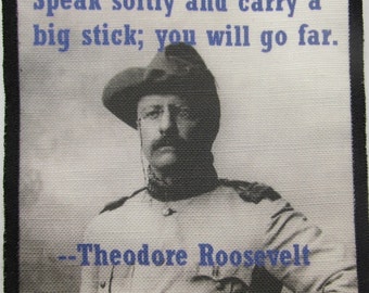 Gedruckter Aufnäher zum Aufnähen - TEDDY ROOSEVELT QUOTE 1 - sprich sanft und trage einen Stock