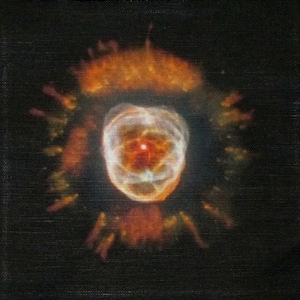 Puede incluir: Un primer plano de una nebulosa, una nube de gas y polvo en el espacio, con una estrella roja brillante en su centro. La nebulosa está rodeada por un halo de luz, y los colores son vibrantes y coloridos.