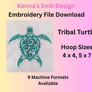 Può includere: Download di file di ricamo con un design di tartaruga tribale turchese. Il design è mostrato su un quadrato di tessuto bianco. Il testo include "Tribal Turtle", "Hoop Sizes 4 x 4, 5 x 7" e "9 Machine Formats Available".