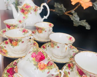 Set of 6 Vintage Royal Albert Old Country Rose Teacups and Saucers