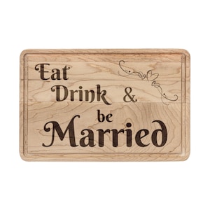 Tábua de corte "Coma, Beba e Case-se" | tábua de servir de madeira gravada