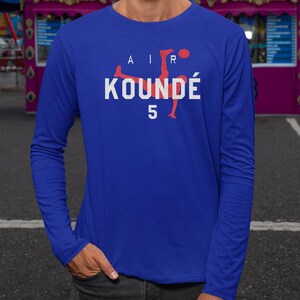 France Soccer Graphic Tee, Animated Style Koundé 5, 2026 World Cup Inspired Unisex Shirt Bild 6