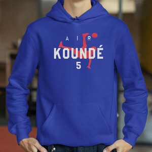 France Soccer Graphic Tee, Animated Style Koundé 5, 2026 World Cup Inspired Unisex Shirt Bild 10