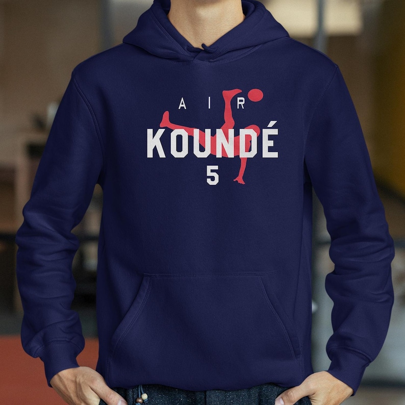 France Soccer Graphic Tee, Animated Style Koundé 5, 2026 World Cup Inspired Unisex Shirt Bild 9