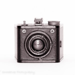 Vintage Camera Art Print Decor, Retro Wall Art, Vintage Camera Photo, Modern Wall Art, Gift for Photographer, Large Wall Art, Minimal Art