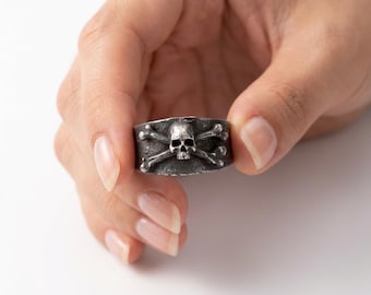 Anillo de calavera para hombre, plata de ley, joyería gótica motera, esqueleto desgastado, accesorio punk rocker, regalo para él, anillo de estilo heavy metal