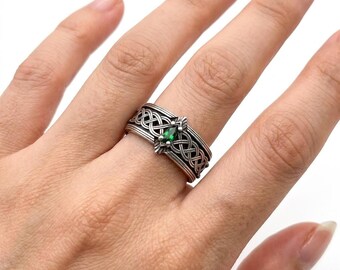 Anillo gótico de plata de ley con esmeralda, estilo victoriano vintage, con nudo celta, joyería gótica, accesorios de estética oscura, regalo para él.