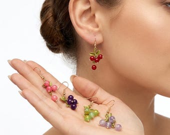 Pendientes colgantes de frutas, joyería hecha a mano con bayas para mujer, lindo regalo inspirado en la naturaleza para ella, pendientes de cuentas coloridos, accesorios de verano, regalo divertido