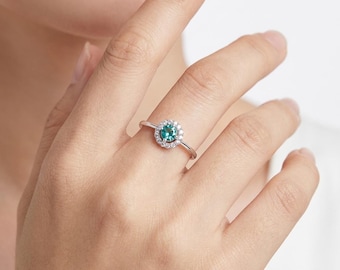 Anillo de plata de ley verde esmeralda, joyería de piedra natal de mayo, anillo ajustable con halo para mujer, delicado regalo de cumpleaños con piedras preciosas de cristal para ella.