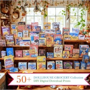 Può includere: Una collezione di oltre 50 scatole di cereali in miniatura e generi alimentari, disposti su scaffali di legno. Le scatole presentano marchi colorati e nomi riconoscibili come Cheerios, Frosted Flakes e Lucky Charms. L'immagine include il testo "50+ DOLLHOUSE GROCERY Collection DIY Digital Download Prints."
