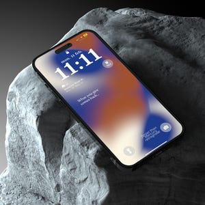 Puede incluir: Un teléfono inteligente con marco negro que muestra una pantalla de bloqueo con la hora 11:11, la fecha Mon. 11 feb., y el texto What you give comes back... y faster than Mercury retrograde sobre un fondo degradado naranja y azul.