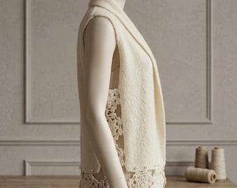 Chaleco de lana hecho a mano con dobladillo de encaje de ganchillo, cárdigan de punto color crema con cuello chal, top de lana suave para novias, prendas de punto minimalistas de BF Studio.