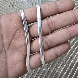 Pulsera/tobillera de plata de ley con diseño de espiga, cadena plana italiana 925, joyería elegante y sofisticada.