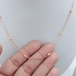 Colar, pulseira e tornozeleira artesanais em cobre com corrente de elos delicados e detalhes em miçangas, joias minimalistas em metal, presente de Natal.