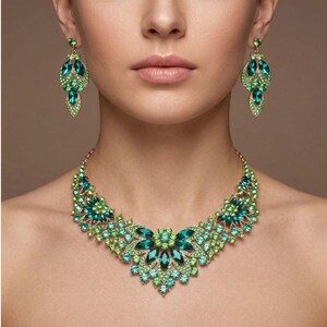Schmuckset aus smaragdgrünen Kristallen, Statement-Halskette und -Ohrringe, Brautschmuck, Halskette für den Abschlussball, Geschenkidee für Sie, Vintage-Glamour