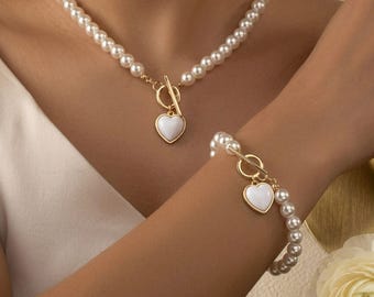 Collar de perlas, conjunto de pulsera, dije de corazón dorado, joyería elegante, regalo de boda, perlas minimalistas, regalo romántico, joyería con cuentas