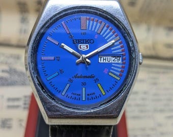 Vintage Seiko 5 Automatic Watch: Blue Textured Dial, Day-Date Made in Japan