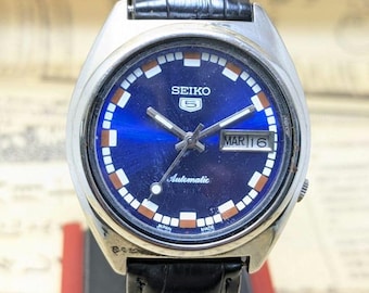 Vintage Seiko 5 Automatic Watch: Blue Textured Dial, Day-Date Made in Japan