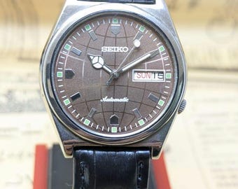 Vintage Seiko 5 Automatic Watch: Brown Sunburst Dial, Day/Date Made in Japan