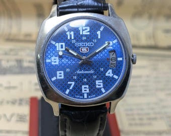 Vintage Seiko 5 Automatic Watch: Blue Textured Dial, Day-Date Made in Japan