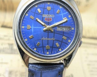 Vintage Seiko 5 Automatic Watch: Blue Geometric Dial, Day/Date